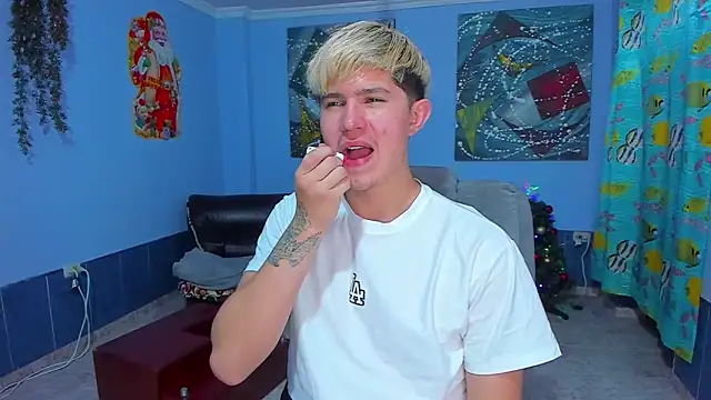 Snapshot of patrik_027 chatting on 12/02/25, 07:15 patrik 027 online show from 12/02/25, 07:15