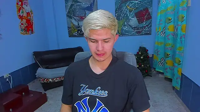 Snapshot of patrik_027 chatting on 12/17/25, 07:08 patrik 027 online show from 12/17/25, 07:08