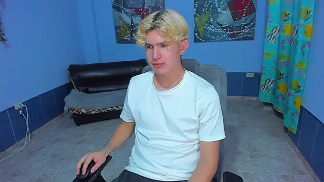 Snapshot of patrik_027 chatting on 11/17/25, 08:35 patrik 027 online show from 11/17/25, 08:35