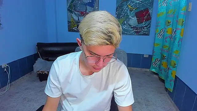 Snapshot of patrik_027 chatting on 11/24/25, 07:58 patrik 027 online show from 11/24/25, 07:58