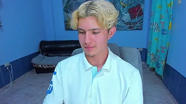 Snapshot of patrik_027 chatting on 10/24/25, 04:33 patrik 027 online show from 10/24/25, 04:33