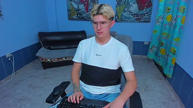 Snapshot of patrik_027 chatting on 11/26/25, 08:14 patrik 027 online show from 11/26/25, 08:14