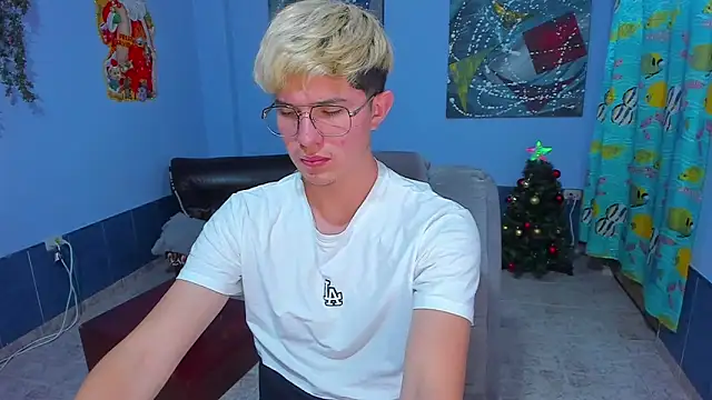 Snapshot of patrik_027 chatting on 12/03/25, 07:19 patrik 027 online show from 12/03/25, 07:19