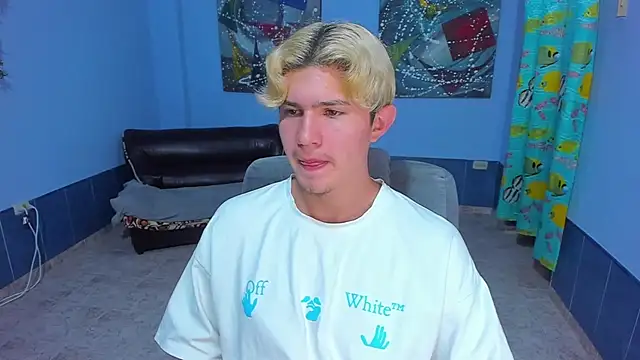 Snapshot of patrik_027 chatting on 11/05/25, 07:39 patrik 027 online show from 11/05/25, 07:39