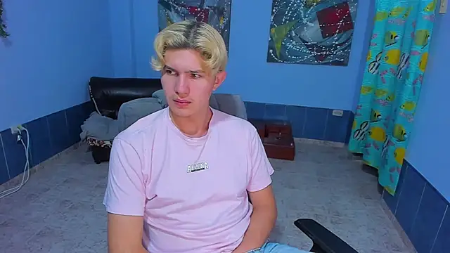 Snapshot of patrik_027 chatting on 11/16/25, 07:51 patrik 027 online show from 11/16/25, 07:51