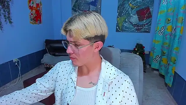 Snapshot of patrik_027 chatting on 12/05/25, 06:17 patrik 027 online show from 12/05/25, 06:17