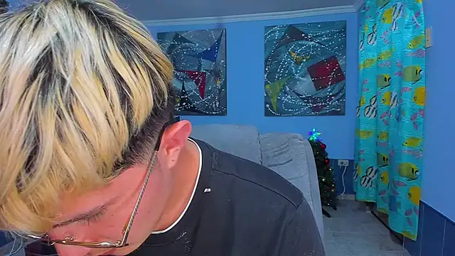 Snapshot of patrik_027 chatting on 11/30/25, 07:42 patrik 027 online show from 11/30/25, 07:42