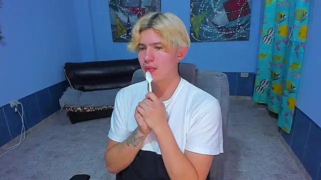 Snapshot of patrik_027 chatting on 11/21/25, 12:42 patrik 027 online show from 11/21/25, 12:42