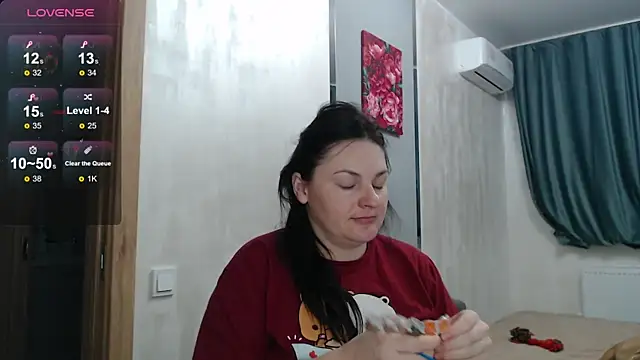 Stacy Davice online show from 10/22/25, 02:44