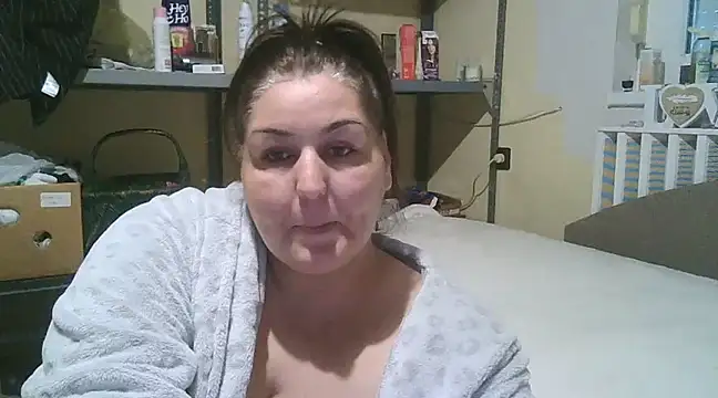 Snapshot of Mileva88 chatting on 01/06/25, 02:03 Mileva88 online show from 01/06/25, 02:03