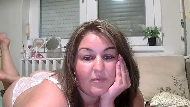 Snapshot of Mileva88 chatting on 09/19/25, 06:45 Mileva88 online show from 09/19/25, 06:45