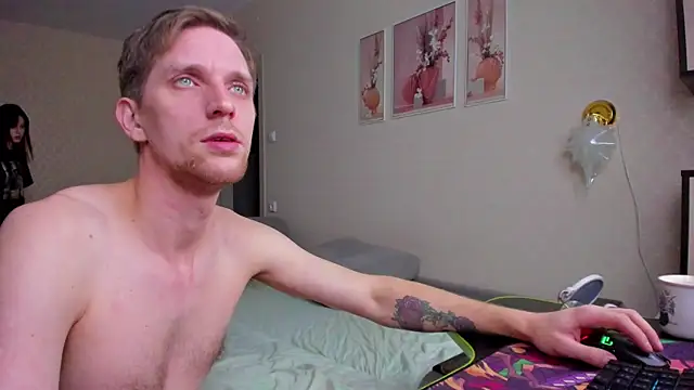 Snapshot of DavidAndSophie chatting on 11/09/25, 03:27 DavidAndSophie online show from 11/09/25, 03:27