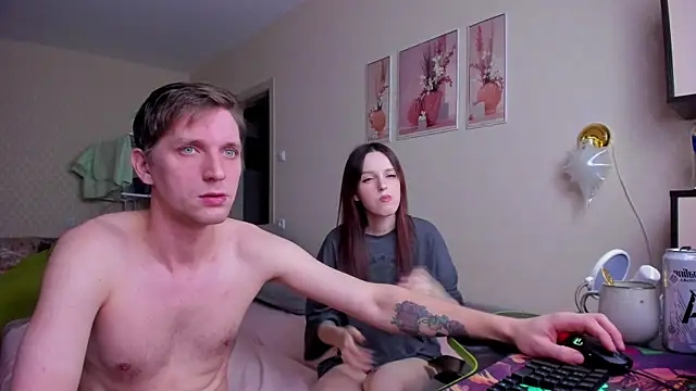 Snapshot of DavidAndSophie chatting on 12/20/25, 01:25 DavidAndSophie online show from 12/20/25, 01:25