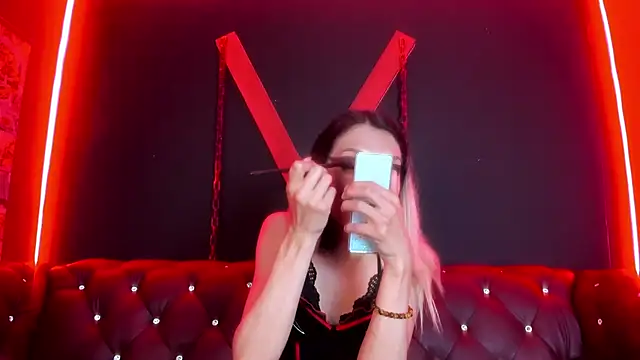 Victoria Badgal  online show from 11/21/25, 08:52