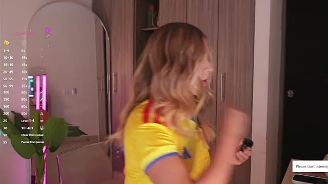Snapshot of KAREN17 chatting on 07/07/26, 04:32 KAREN17 online show from 07/07/26, 04:32
