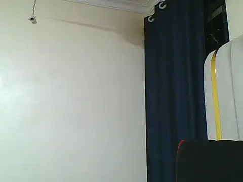 Snapshot of CuteJ chatting on 03/21/25, 02:18 CuteJ online show from 03/21/25, 02:18