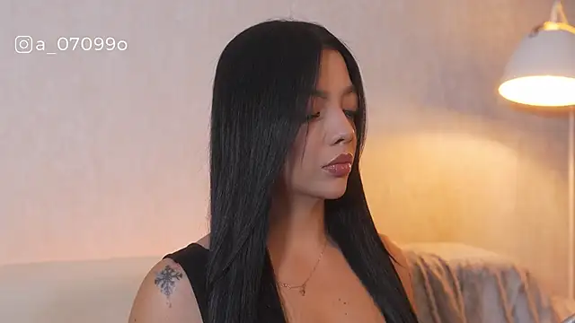 sarah hiill online show from 12/19/25, 12:07