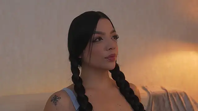 sarah hiill online show from 03/28/26, 01:12