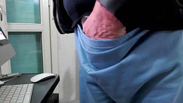 Snapshot of Unicum900 chatting on 02/14/25, 09:43 Unicum900 online show from 02/14/25, 09:43