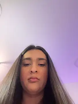 Snapshot of MiahWindsor chatting on 06/16/26, 02:11 MiahWindsor online show from 06/16/26, 02:11