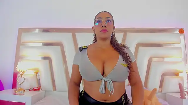 Aisharhodes00 online show from 11/04/25, 08:45