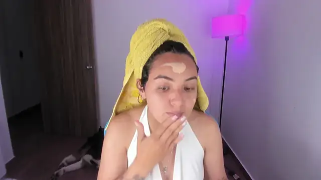 Miss Nicole online show from 12/14/25, 02:07