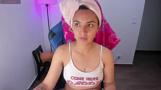 Miss Nicole online show from 10/31/25, 01:35