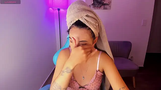 Miss Nicole online show from 04/25/26, 01:52