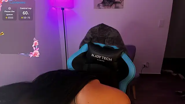 Miss Nicole online show from 04/18/26, 01:19