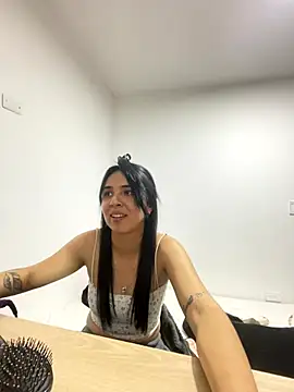 Miss Nicole online show from 10/19/25, 12:35