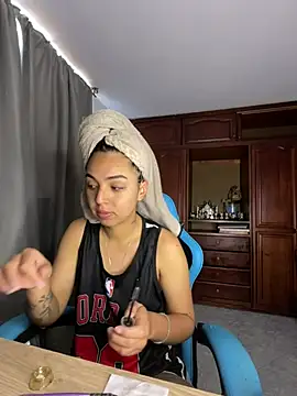 Miss Nicole online show from 06/19/26, 03:18