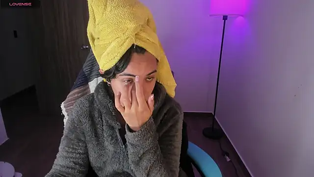 Miss Nicole online show from 11/20/25, 02:12