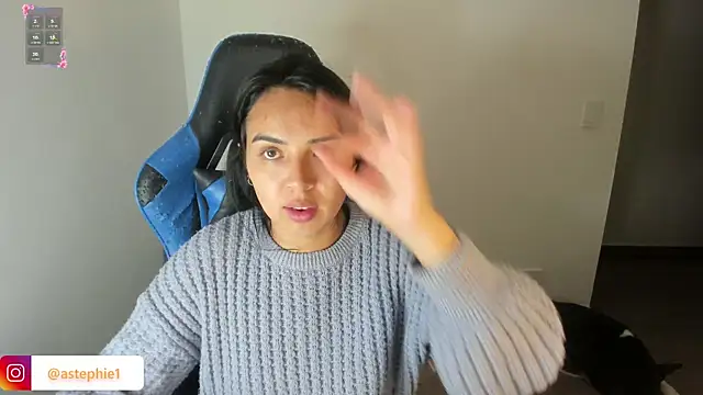 Miss Nicole online show from 10/01/25, 01:22