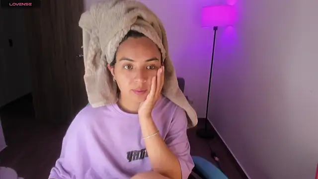 Miss Nicole online show from 12/17/25, 07:19