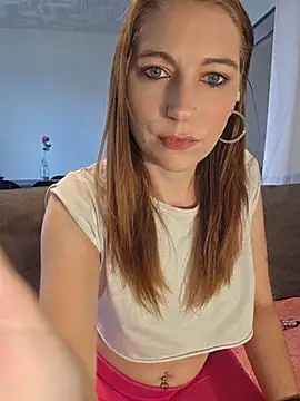 Snapshot of XLisaxx chatting on 05/08/26, 01:04 XLisaxx online show from 05/08/26, 01:04