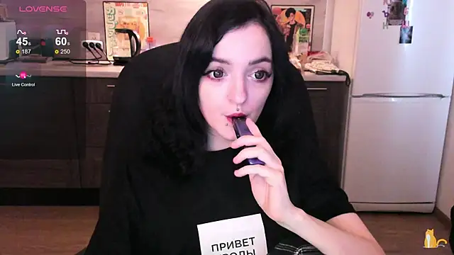 Snapshot of spticc chatting on 10/27/25, 08:15 spticc online show from 10/27/25, 08:15