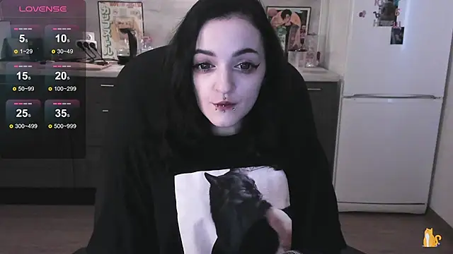 Snapshot of spticc chatting on 11/18/25, 08:06 spticc online show from 11/18/25, 08:06