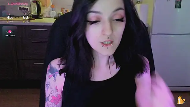 Snapshot of spticc chatting on 10/04/25, 06:37 spticc online show from 10/04/25, 06:37