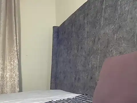 HarlotyQueen online show from 12/18/25, 04:39