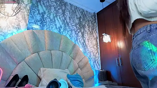 Snapshot of _emma_miller_ chatting on 02/19/26, 10:56 emma miller online show from 02/19/26, 10:56