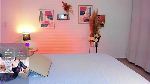 Snapshot of Misslaurenn chatting on 09/10/25, 10:42 Misslaurenn online show from 09/10/25, 10:42