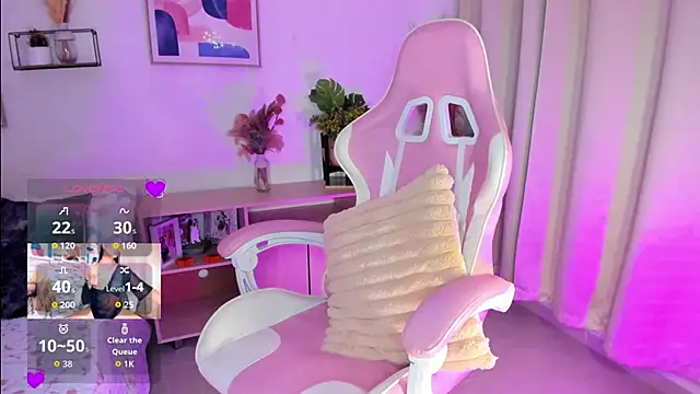 Misslaurenn online show from 12/17/25, 11:32