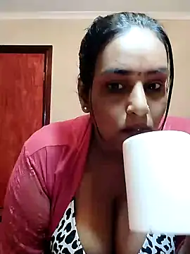 NWC4LYF online show from 11/06/25, 09:41