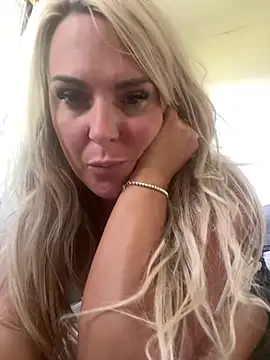 Snapshot of Bustyblondebabe32 chatting on 07/15/26, 09:38 Bustyblondebabe32 online show from 07/15/26, 09:38