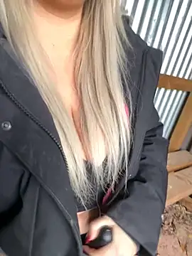 Bustyblondebabe32 online show from 10/30/25, 11:41