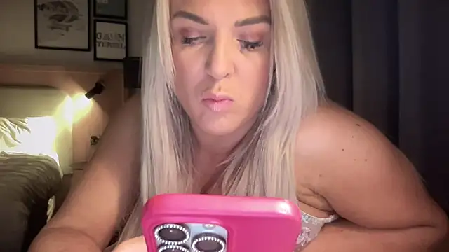 Bustyblondebabe32 online show from 03/19/26, 10:10