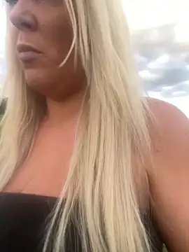 Snapshot of Bustyblondebabe32 chatting on 06/20/26, 07:41 Bustyblondebabe32 online show from 06/20/26, 07:41