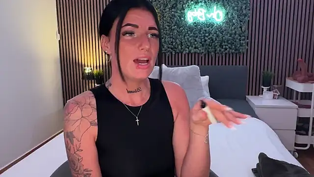 LizaRoxx online show from 11/18/25, 08:23