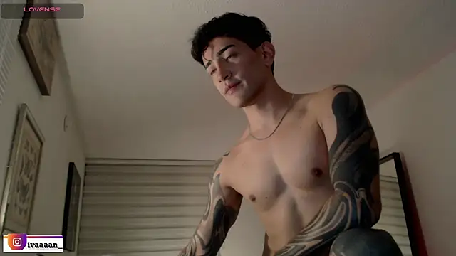 Snapshot of ivaaaan_ chatting on 04/22/26, 11:00 ivaaaan online show from 04/22/26, 11:00