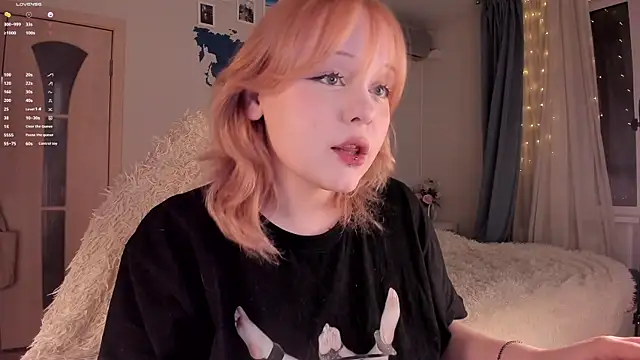 Snapshot of LisaLaas chatting on 03/13/25, 03:39 LisaLaas online show from 03/13/25, 03:39